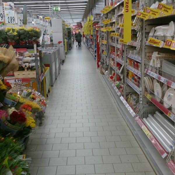 Photo taken at Kaufland by Mario W. on 3/27/2014