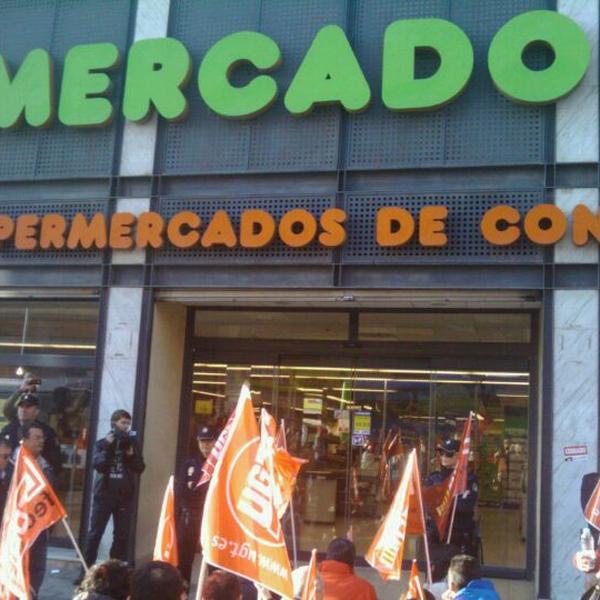 Photo taken at Mercadona by Vicente Juan T. on 3/29/2012