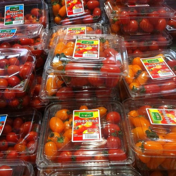 Photo taken at 이마트 (e-mart) by Jeeyeon on 2/14/2013-釜山广域市沙上区17易买得超市 Photo taken at 이마트 (e-mart) by Jeeyeon on 2/14/2013