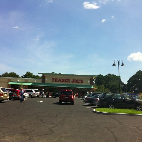 Photo taken at Trader Joe's by Jamie O. on 7/29/2011-南卡莱罗纳州查尔斯顿市芒特普莱森特约翰尼多兹大道401号 Photo taken at Trader Joe's by Jamie O. on 7/29/2011