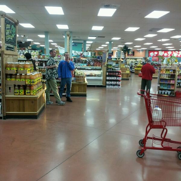 Photo taken at Trader Joe's by Jacob D. on 3/6/2013-南卡莱罗纳州查尔斯顿市芒特普莱森特约翰尼多兹大道401号 Photo taken at Trader Joe's by Jacob D. on 3/6/2013