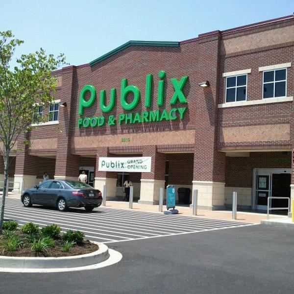Photo taken at Publix Super Market at Northshore Town Center by Beverly N. on 8/2/2012-美国田纳西州诺克斯维尔镇中心大道2010 Photo taken at Publix Super Market at Northshore Town Center by Beverly N. on 8/2/2012
