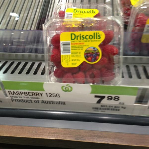 Photo taken at Woolworths by Amanda M. on 8/1/2013-昆士兰州溪1151号Woolworths超市 Photo taken at Woolworths by Amanda M. on 8/1/2013