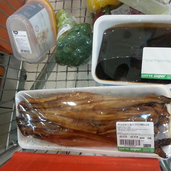 Photo taken at 롯데마트 (Lotte Mart) by Eunhye J. on 7/5/2013