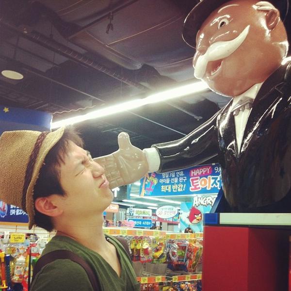 Photo taken at 롯데마트 (Lotte Mart) by 상준 박. on 9/14/2013