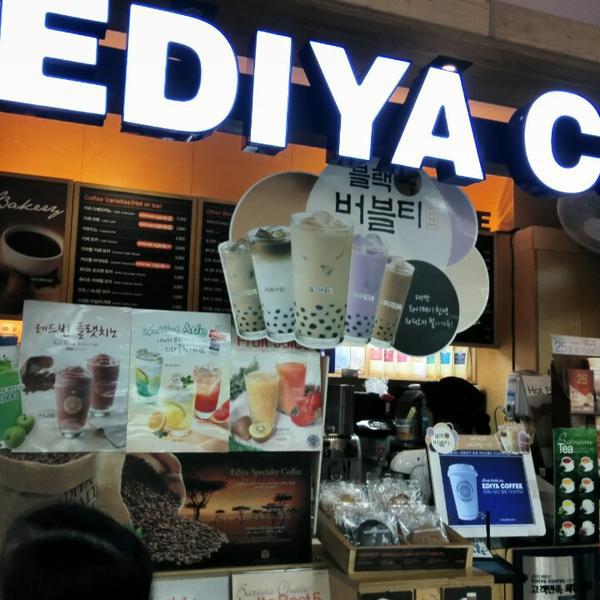 Photo taken at 이마트 (e-mart) by 야간비행 on 4/27/2014-京畿道高阳市义山区1124易买得超市 Photo taken at 이마트 (e-mart) by 야간비행 on 4/27/2014