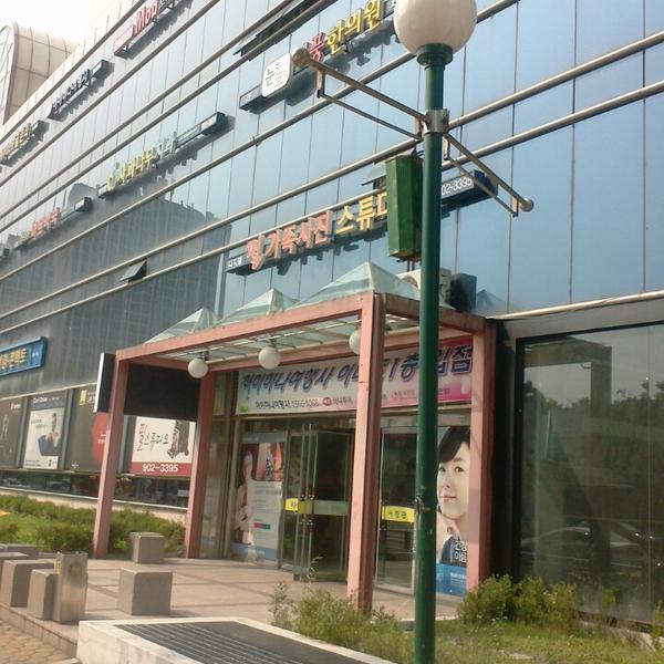 Photo taken at 이마트 (e-mart) by 종민 김. on 6/24/2013-京畿道高阳市义山区1124易买得超市 Photo taken at 이마트 (e-mart) by 종민 김. on 6/24/2013