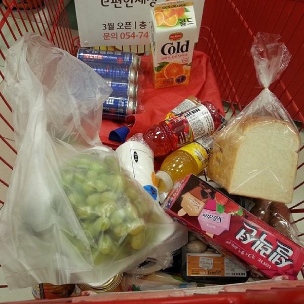 Photo taken at 홈플러스 (Home Plus) by Seungchul L. on 4/6/2014