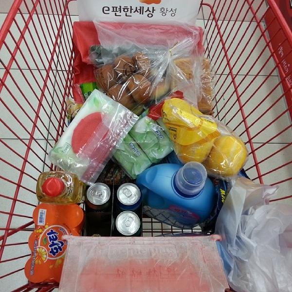 Photo taken at 홈플러스 (Home Plus) by Seungchul L. on 3/16/2014