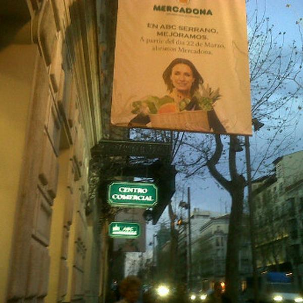 Photo taken at Mercadona by Croqueta0 on 3/28/2012