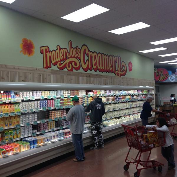 Photo taken at Trader Joe's by Darren Z. on 5/30/2013-加利福尼亚州94087 森尼韦尔 西埃尔卡米诺雷亚尔(在马蒂尔达大道)316号 Photo taken at Trader Joe's by Darren Z. on 5/30/2013