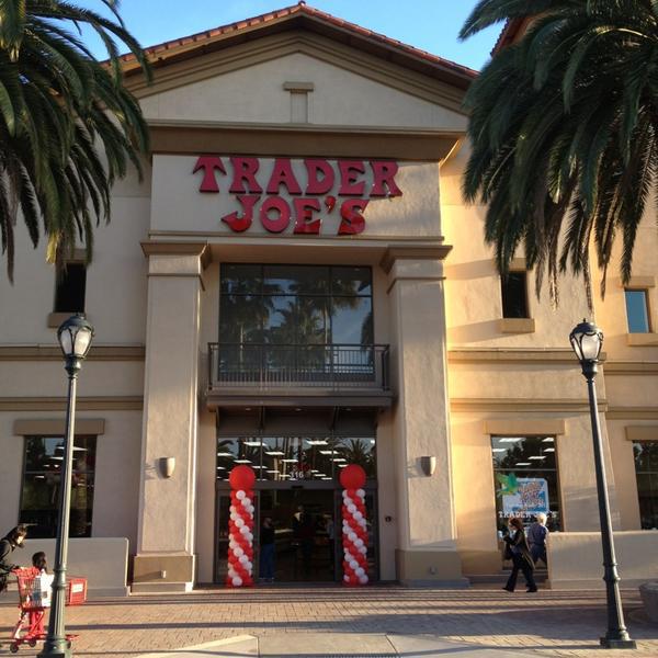 Trader Joe's乔氏连锁森尼韦尔店 加利福尼亚州94087 森尼韦尔 西埃尔卡米诺雷亚尔（在马蒂尔达大道）316号