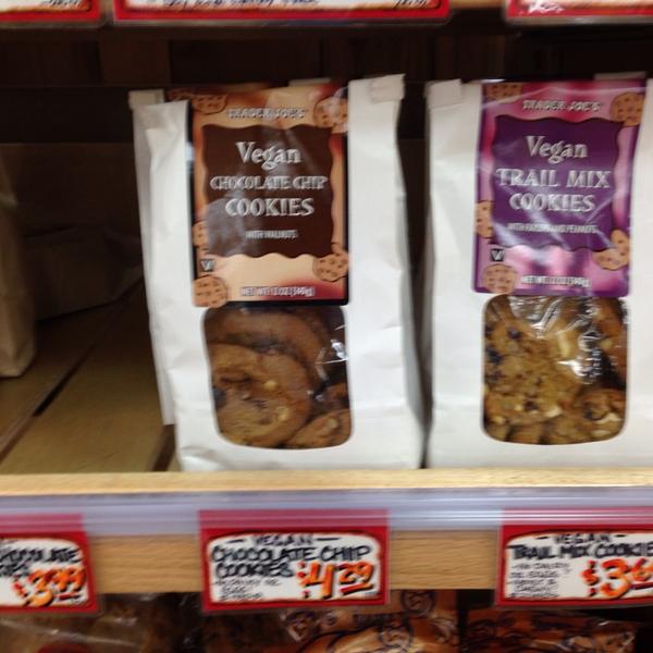 Photo taken at Trader Joe's by Demetrius B. on 9/23/2014-美国阿利桑那州斯科茨代尔斯科特斯德路北6202 Photo taken at Trader Joe's by Demetrius B. on 9/23/2014