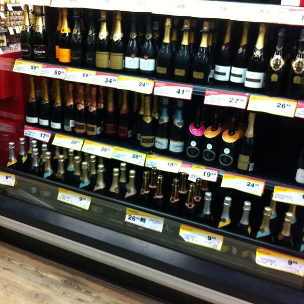 Photo taken at Countdown by Laurence on 6/22/2013