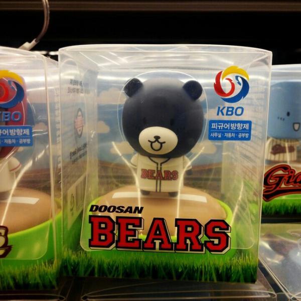 Photo taken at 올리브영 (OLIVE YOUNG) by EunByeol K. on 5/1/2015