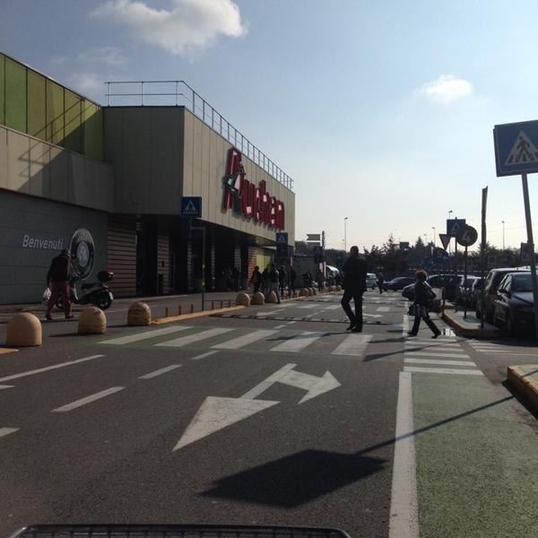 Photo taken at Auchan by Luca C. on 10/12/2013-意大利皮埃蒙特里沃利科索苏萨305/307 Photo taken at Auchan by Luca C. on 10/12/2013