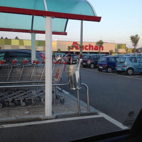 Photo taken at Auchan by Luca C. on 9/23/2013-意大利皮埃蒙特里沃利科索苏萨305/307 Photo taken at Auchan by Luca C. on 9/23/2013