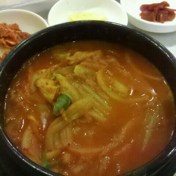 Photo taken at E-Mart by Dodasia on 2/15/2012-江原道春川市京春2341易买得超市 Photo taken at E-Mart by Dodasia on 2/15/2012