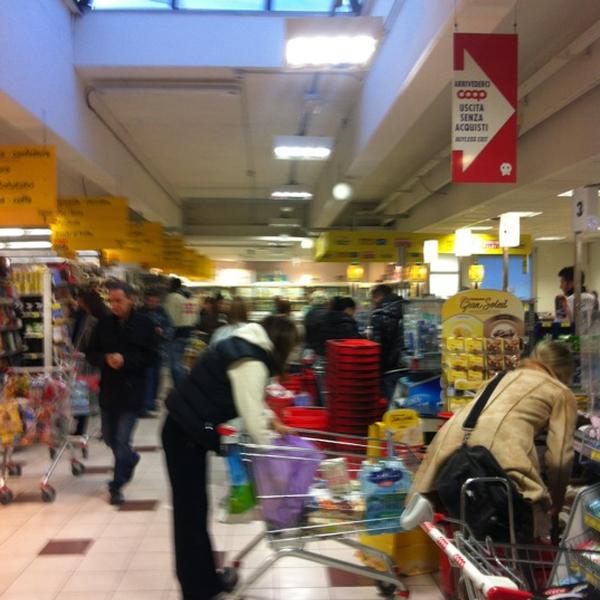 Photo taken at Coop by alessandro r. on 11/10/2012-意大利托斯卡纳圣卡夏诺狄佩萨基欧罗巴路20 Photo taken at Coop by alessandro r. on 11/10/2012