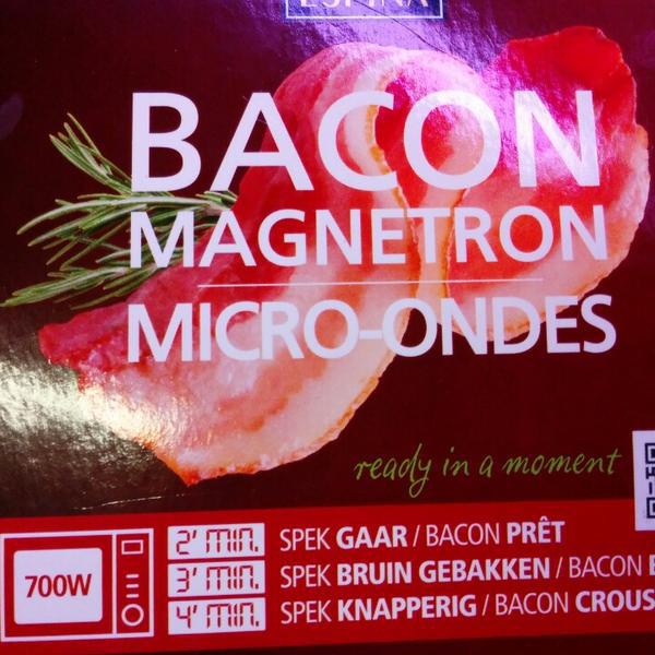 Photo taken at Proxy Delhaize by Diederik D. on 6/29/2014