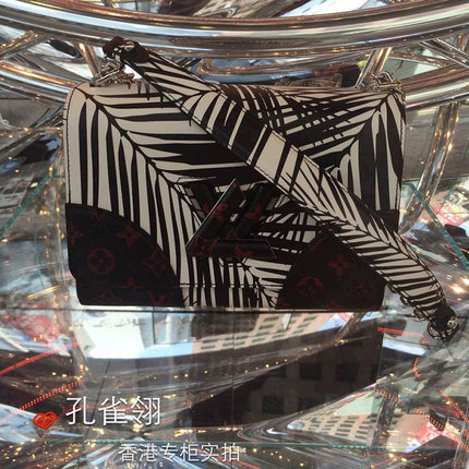 Louis Vuitton路易威登LV女包16新款小号翻盖单肩包 限量款M50966 Louis Vuitton路易威登LV女包16新款小号翻盖单肩包 限量款M50966