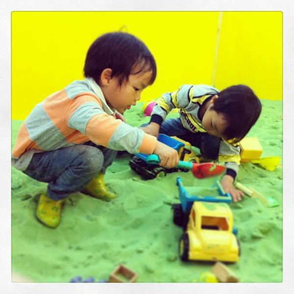 Photo taken at 이마트 / E-mart by Kim J. on 5/19/2013-蔚山市南区48号易买得超市 Photo taken at 이마트 / E-mart by Kim J. on 5/19/2013