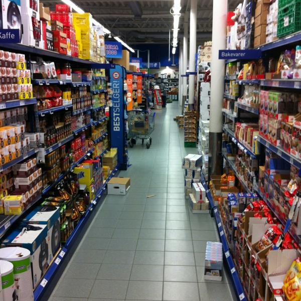 Photo taken at Rema 1000 by Vegar J. on 1/7/2013