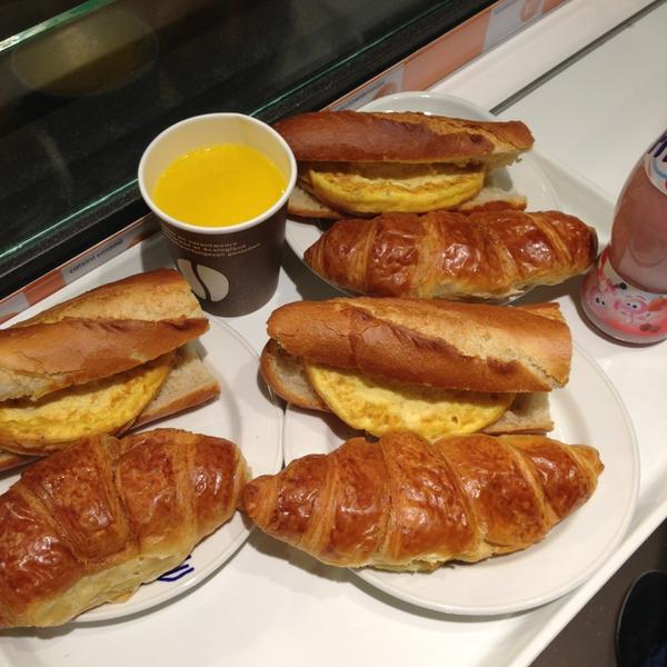 Photo taken at HEMA by Ricardo J. on 4/6/2013-荷兰阿姆斯特丹奥斯道尔普广场626号 Photo taken at HEMA by Ricardo J. on 4/6/2013