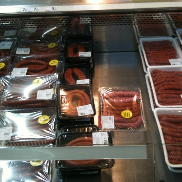 Photo taken at Auchan by Luka G. on 5/4/2013-法国罗纳阿尔卑斯卡威尔奎珀蒂路10号 Photo taken at Auchan by Luka G. on 5/4/2013