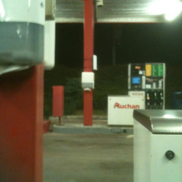 Photo taken at Auchan by Denis R. on 8/20/2013-法国罗纳阿尔卑斯卡威尔奎珀蒂路10号 Photo taken at Auchan by Denis R. on 8/20/2013