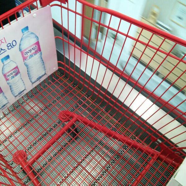 Photo taken at 롯데마트 (LOTTE Mart) by Kyutae T. on 4/25/2015-首尔九老区482乐天超市 Photo taken at 롯데마트 (LOTTE Mart) by Kyutae T. on 4/25/2015