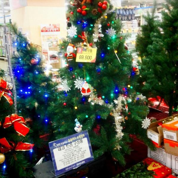 Photo taken at 홈플러스 (Home plus) by Marukii [SU2] on 11/22/2013