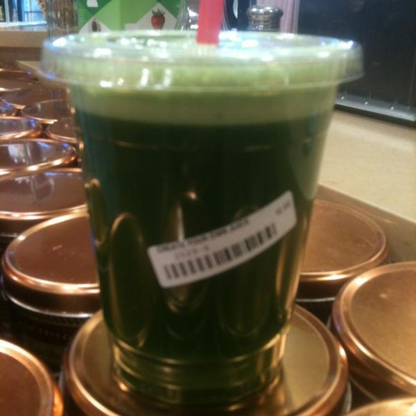 Photo taken at Whole Foods Market by Debra L. on 1/2/2012-加利福尼亚州长滩太平洋海岸高速路6550号(在第二大街和圣加布里埃尔河之间) Photo taken at Whole Foods Market by Debra L. on 1/2/2012