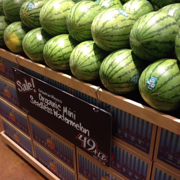 Photo taken at Whole Foods Market by rawismyreligio n. on 11/20/2013-加利福尼亚州长滩太平洋海岸高速路6550号(在第二大街和圣加布里埃尔河之间) Photo taken at Whole Foods Market by rawismyreligio n. on 11/20/2013