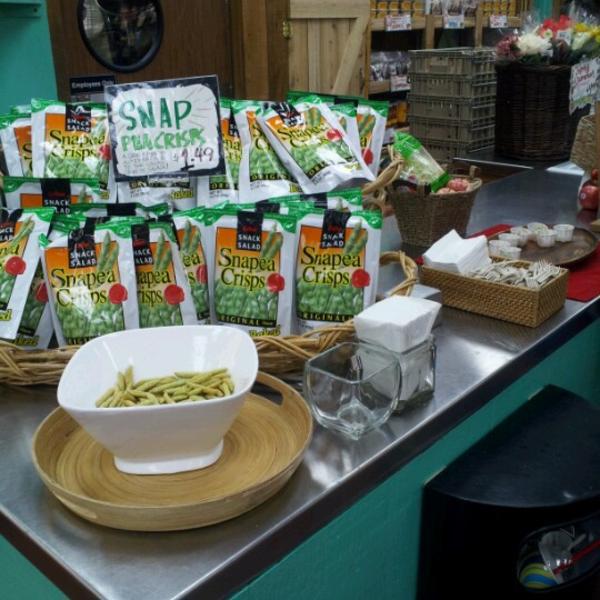 Photo taken at Trader Joe's by Doug L. on 6/10/2012-密歇根州罗亚尔奥克伍德沃德大道27880号 Photo taken at Trader Joe's by Doug L. on 6/10/2012