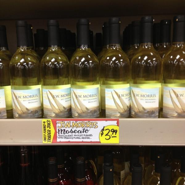 Photo taken at Trader Joe's by Dawn D. on 10/14/2012-密歇根州罗亚尔奥克伍德沃德大道27880号 Photo taken at Trader Joe's by Dawn D. on 10/14/2012