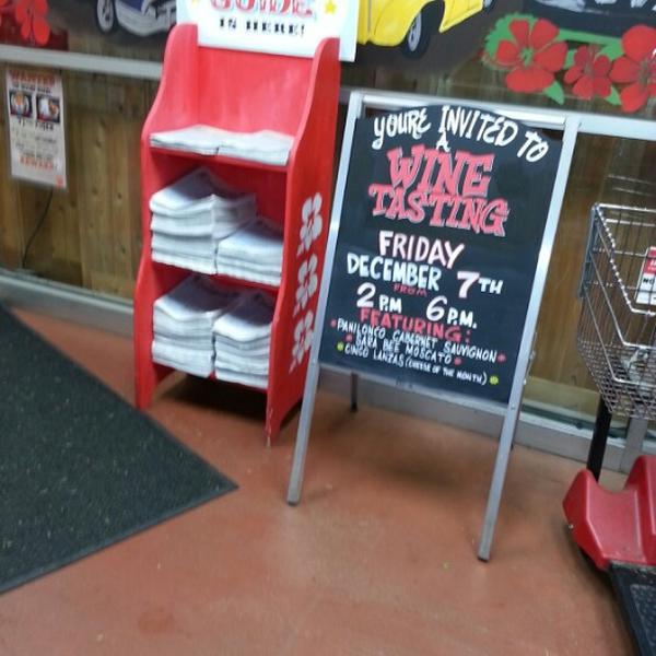 Photo taken at Trader Joe's by Joel D. on 12/7/2012-密歇根州罗亚尔奥克伍德沃德大道27880号 Photo taken at Trader Joe's by Joel D. on 12/7/2012