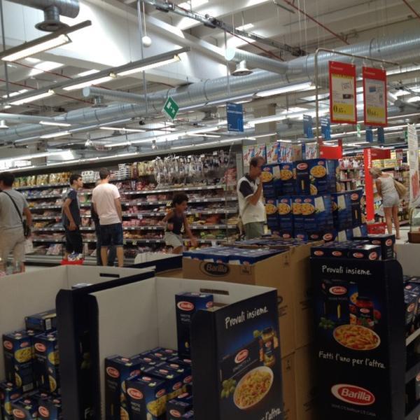 Photo taken at Coop by Michela R. on 8/28/2012-意大利艾米利亚-罗马涅博洛尼亚铁托喀纳斯尼街25 Photo taken at Coop by Michela R. on 8/28/2012