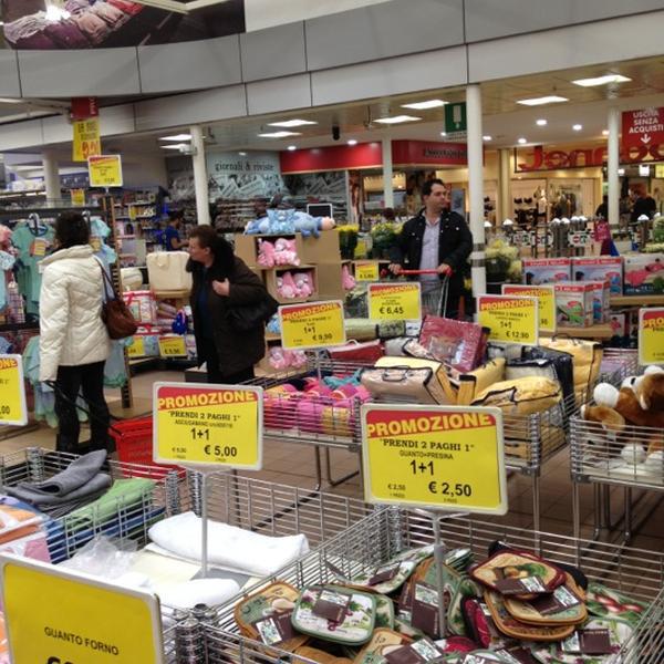 Photo taken at Bennet by Jonathan L. on 10/29/2012-意大利伦巴第蒙塔诺卢奇诺恩佐拉蒂路2号 Photo taken at Bennet by Jonathan L. on 10/29/2012