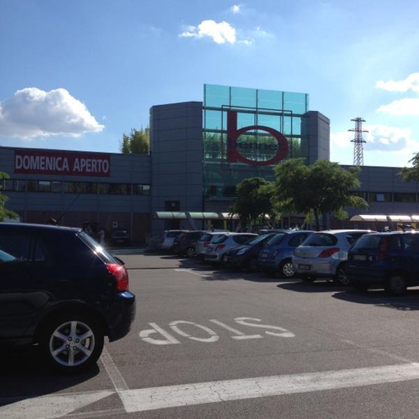 Photo taken at Bennet by Daniela on 9/20/2012-意大利伦巴第蒙塔诺卢奇诺恩佐拉蒂路2号 Photo taken at Bennet by Daniela on 9/20/2012