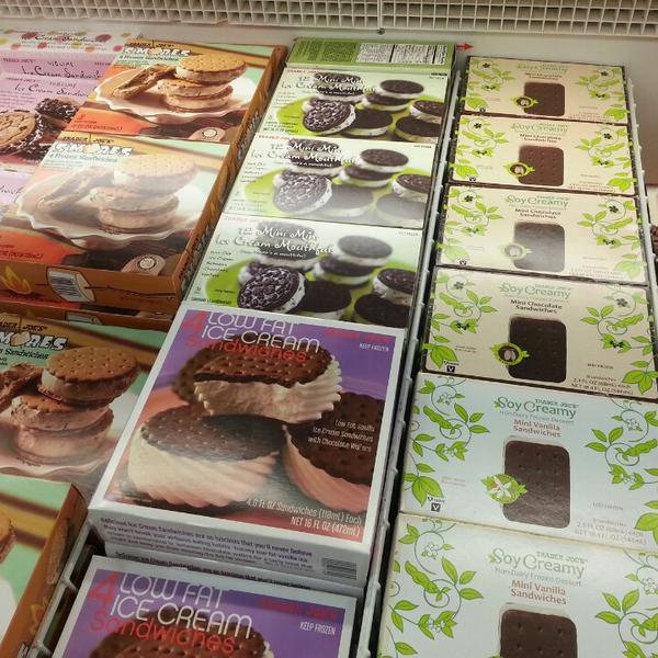 Photo taken at Trader Joe's by Richard H. on 3/24/2013-密苏里州圣刘易斯城布伦特伍德中心48号 Photo taken at Trader Joe's by Richard H. on 3/24/2013