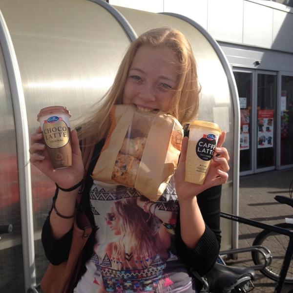 Photo taken at Proxy Delhaize by Lore 