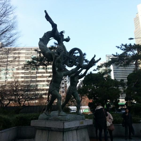 Photo taken at 롯데마트 본사 / LOTTE Mart Head Office by Dongha y. on 12/16/2012