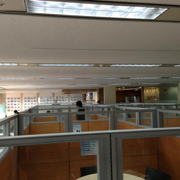 Photo taken at 롯데마트 본사 / LOTTE Mart Head Office by Chan Y. on 12/20/2012