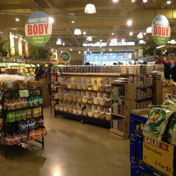Photo taken at Whole Foods Market by Trim K. on 1/27/2013-美国伊利诺斯州芝加哥科技教育107运河南街1101 Photo taken at Whole Foods Market by Trim K. on 1/27/2013
