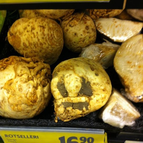 Photo taken at Ica Maxi Birsta by Andre H. on 7/18/2012