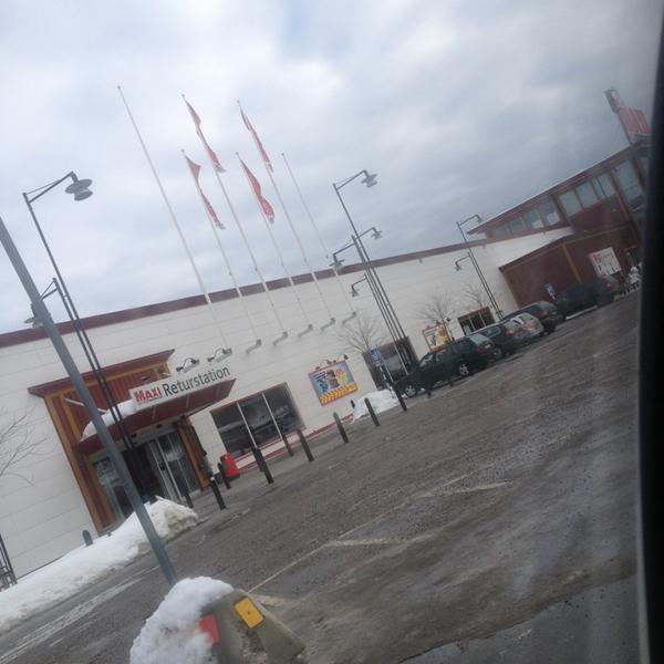 Photo taken at Ica Maxi Birsta by Santa P. on 2/24/2013