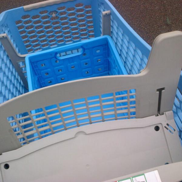 Photo taken at Albert Heijn by Diana H. on 8/7/2012-荷兰乌特勒支索斯特博格米斯特格罗特街2号 Photo taken at Albert Heijn by Diana H. on 8/7/2012