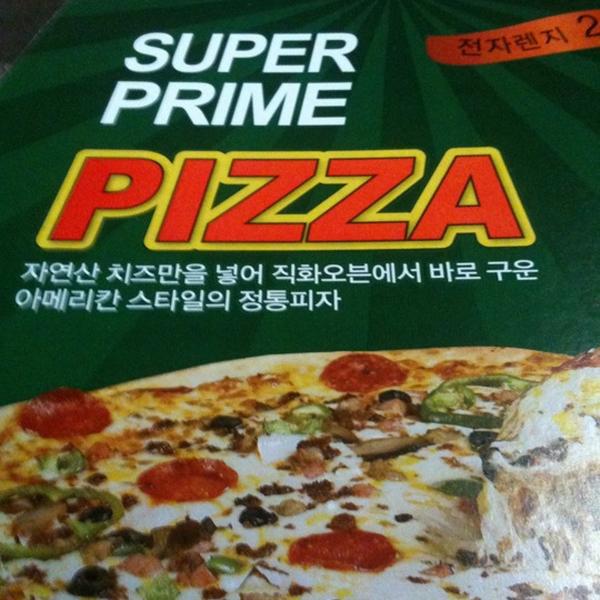 Photo taken at 이마트 메트로 / E-Mart Metro by Woo S. on 1/8/2012