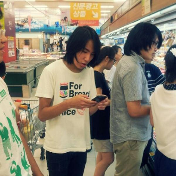 Photo taken at 이마트 메트로 / E-Mart Metro by Seung Hyun J. on 8/27/2012